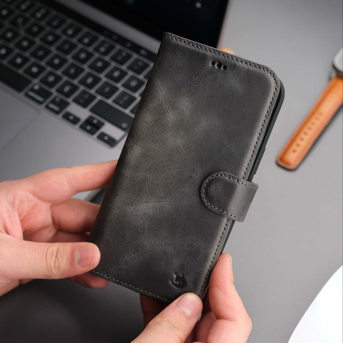 Casper Leather iPhone 15 Plus Wallet Case | Detachable MagSafe Compatible RFID Protection