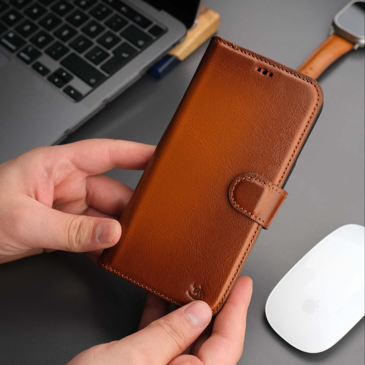 Casper Leather iPhone 15 Plus Wallet Case | Detachable MagSafe Compatible RFID Protection
