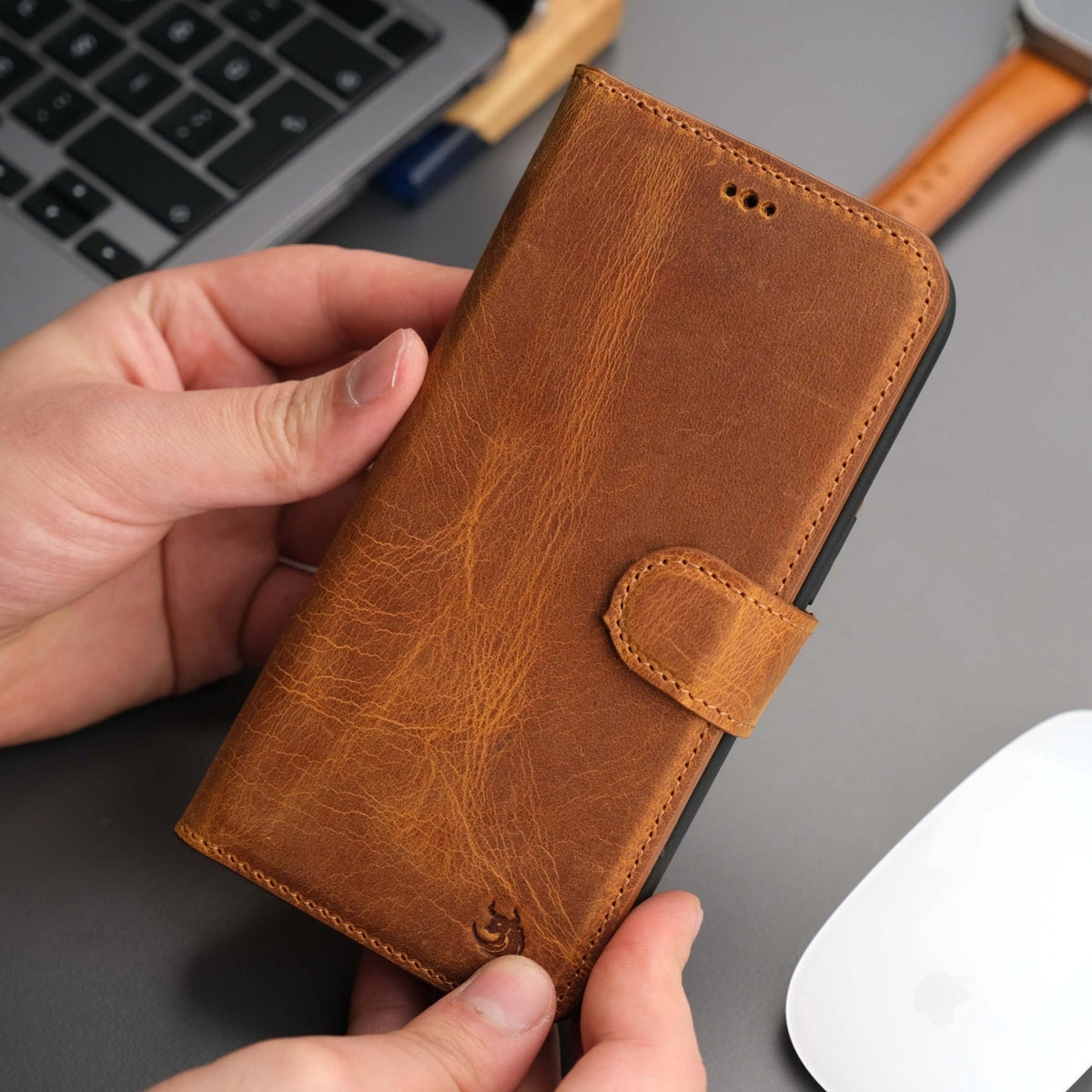 Casper Leather iPhone 14 Wallet Case | MagSafe
