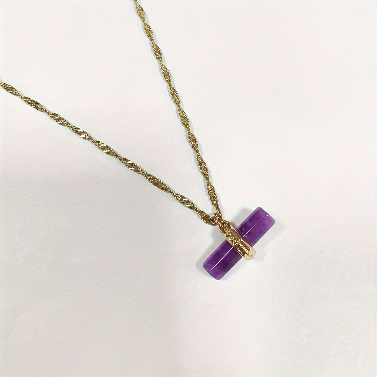 "Purple Jade Cylinder Gold Chain Pendant Necklace - Elegant and Timeless Jewelry"