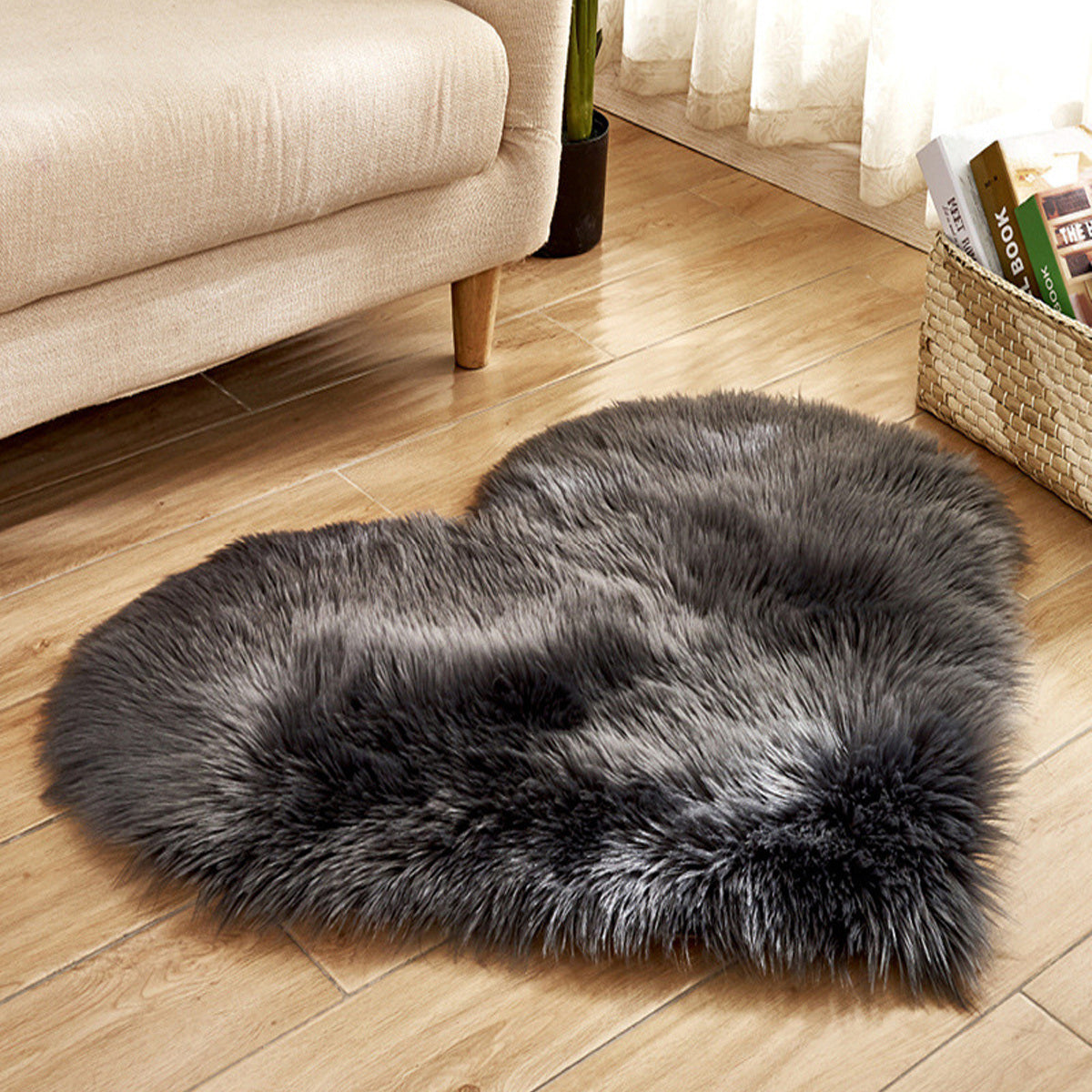 1pc Heart Shaped Area Rug, Plush Faux-Fur Carpet For Living Room & Bedroom, Home Decor Valentine's Day Decor 19.6in*23.6in/50cm*60cm