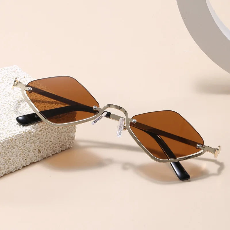 Throwshade Rhombus Cut Retro Sunnies – Geometric UV400 Alloy Frame Sunglasses for That Vintage Rockstar Flex