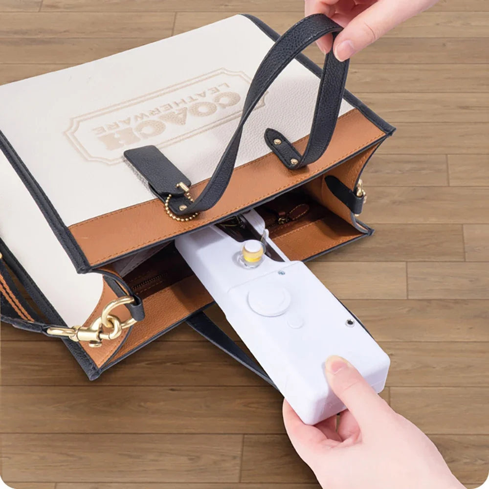 Lizard Vigilante Handheld Mini Sewing Machine – Portable Manual Stitcher for Quick Repairs, Travel & DIY Needlework