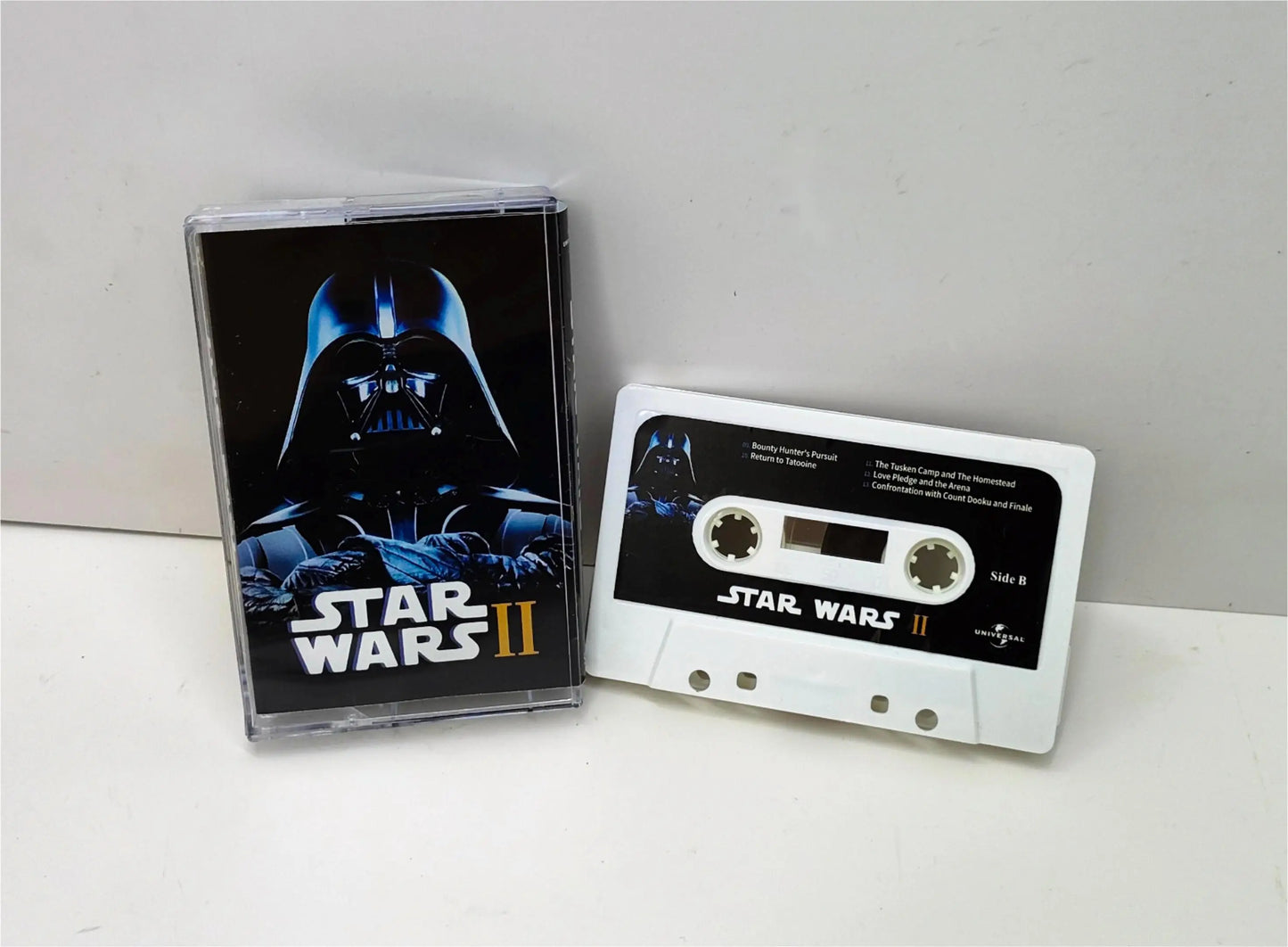 The Dark Side Mixtape – Star Wars Retro Cassette Soundtrack Set ft. Yoda, Vader & Skywalker | Cosplay-Grade Walkman Display Props