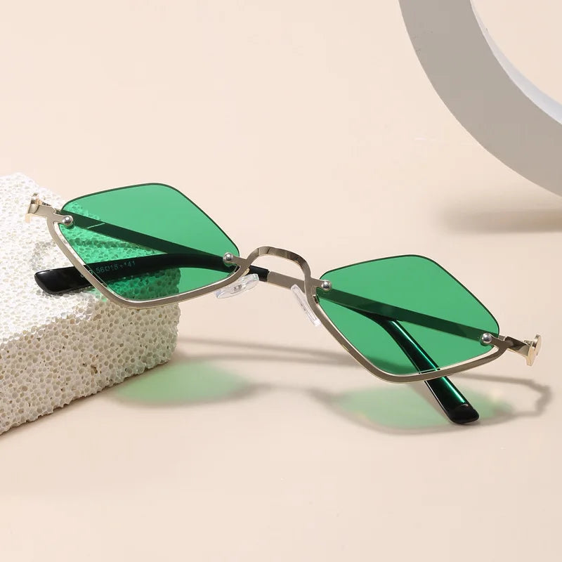 Throwshade Rhombus Cut Retro Sunnies – Geometric UV400 Alloy Frame Sunglasses for That Vintage Rockstar Flex