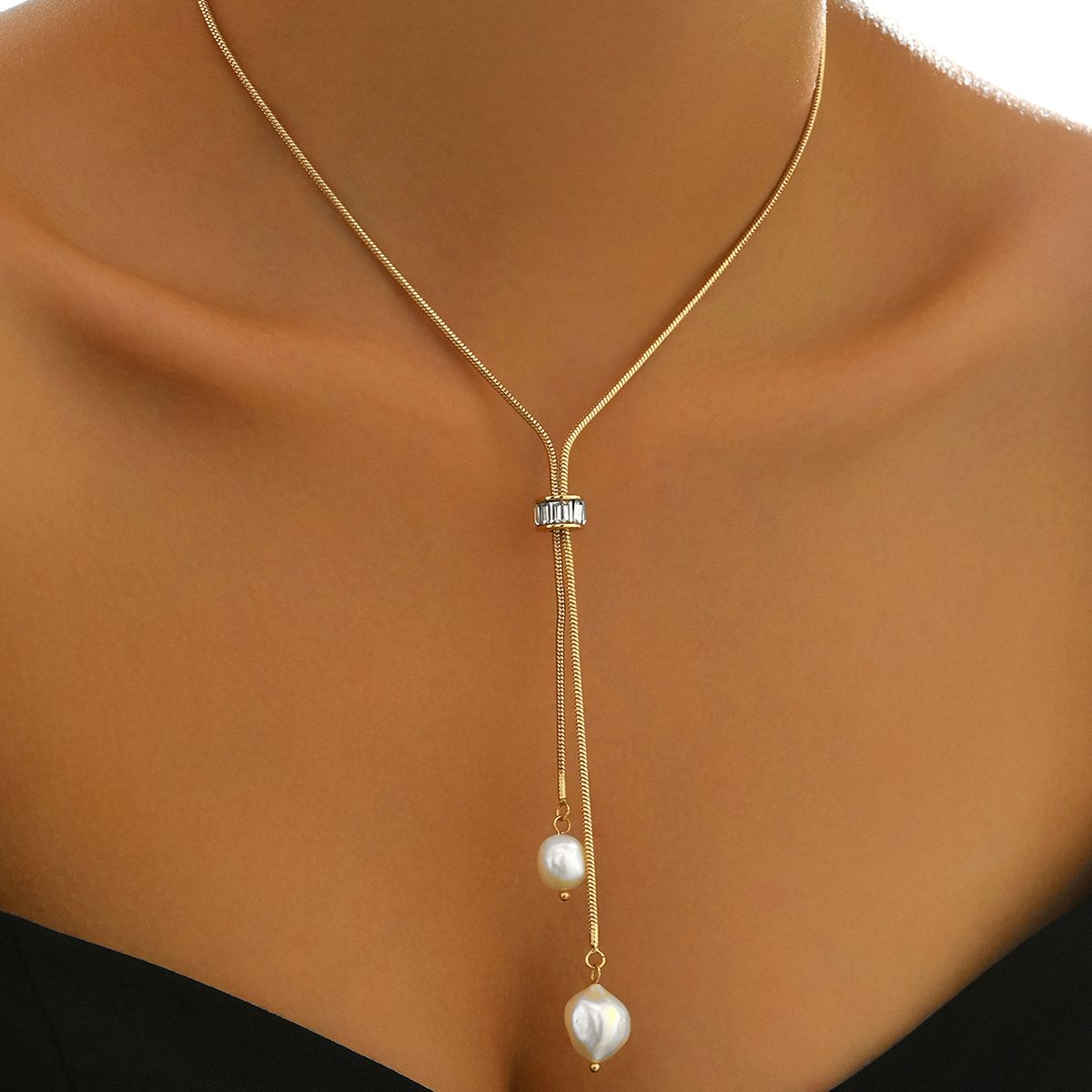 Elegant gold pearl pendant necklace with adjustable length,  stylish and lightweight jewelry for women, perfect Christmas jewelry gift