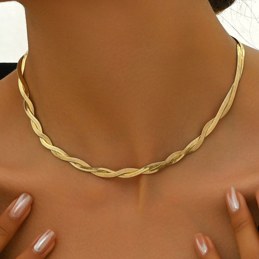 "Elegant Gold-Tone Twisted Chain  Choker Necklace for Women"