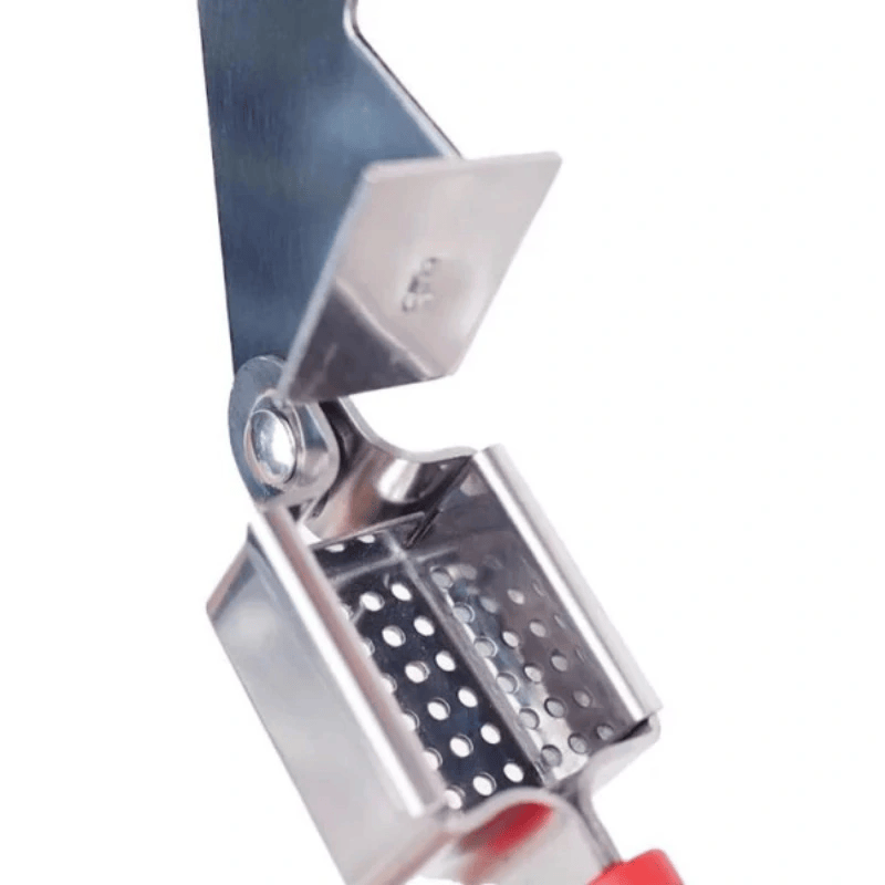 Garlic press, sturdy and durable, easy and convenient to use, corrosion resistant stainless steel.