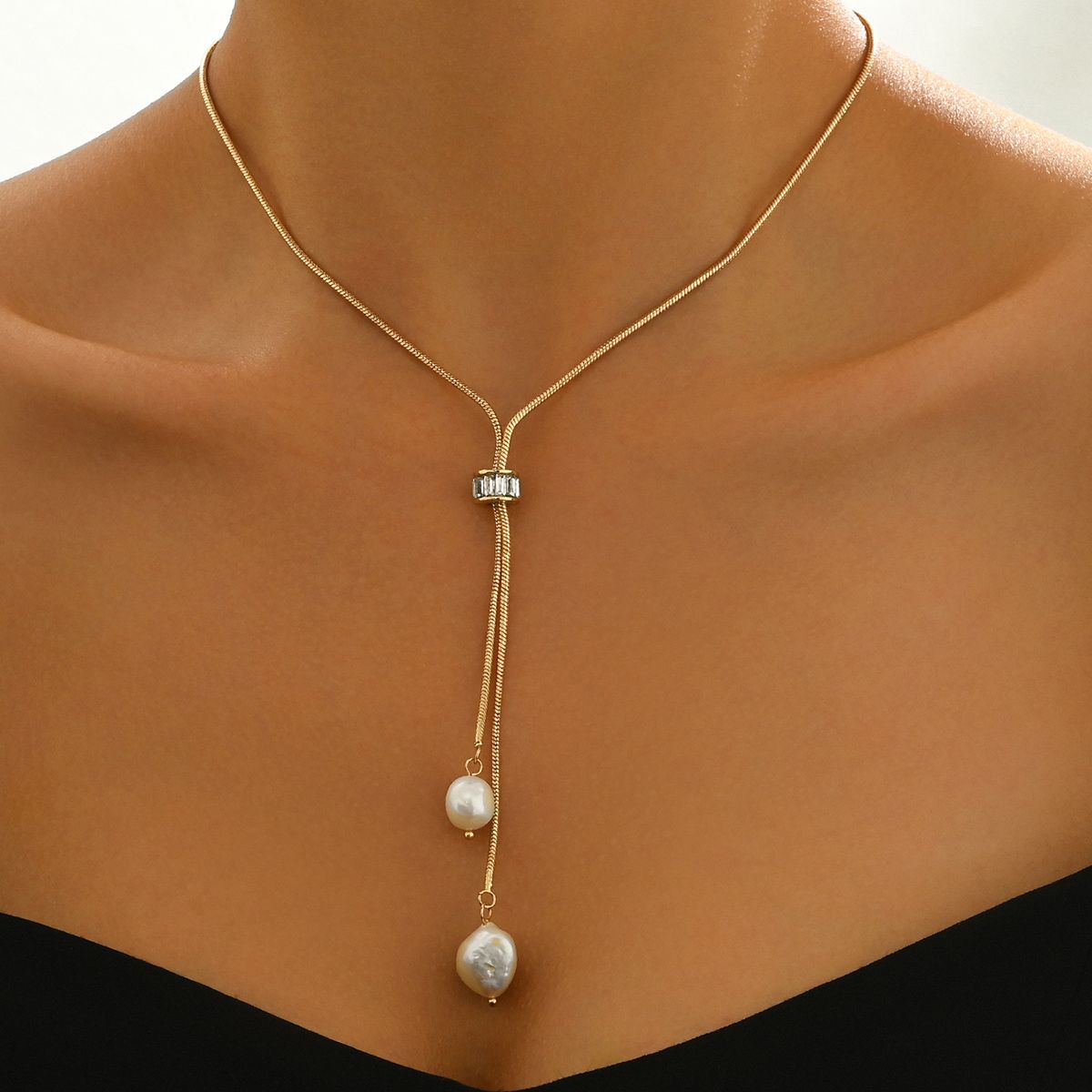 Elegant gold pearl pendant necklace with adjustable length,  stylish and lightweight jewelry for women, perfect Christmas jewelry gift