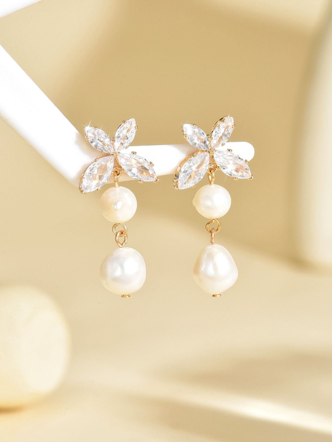 Chic Butterfly Pearl Drop Earrings Set -  Elegant and Lightweight Jewelry for Women