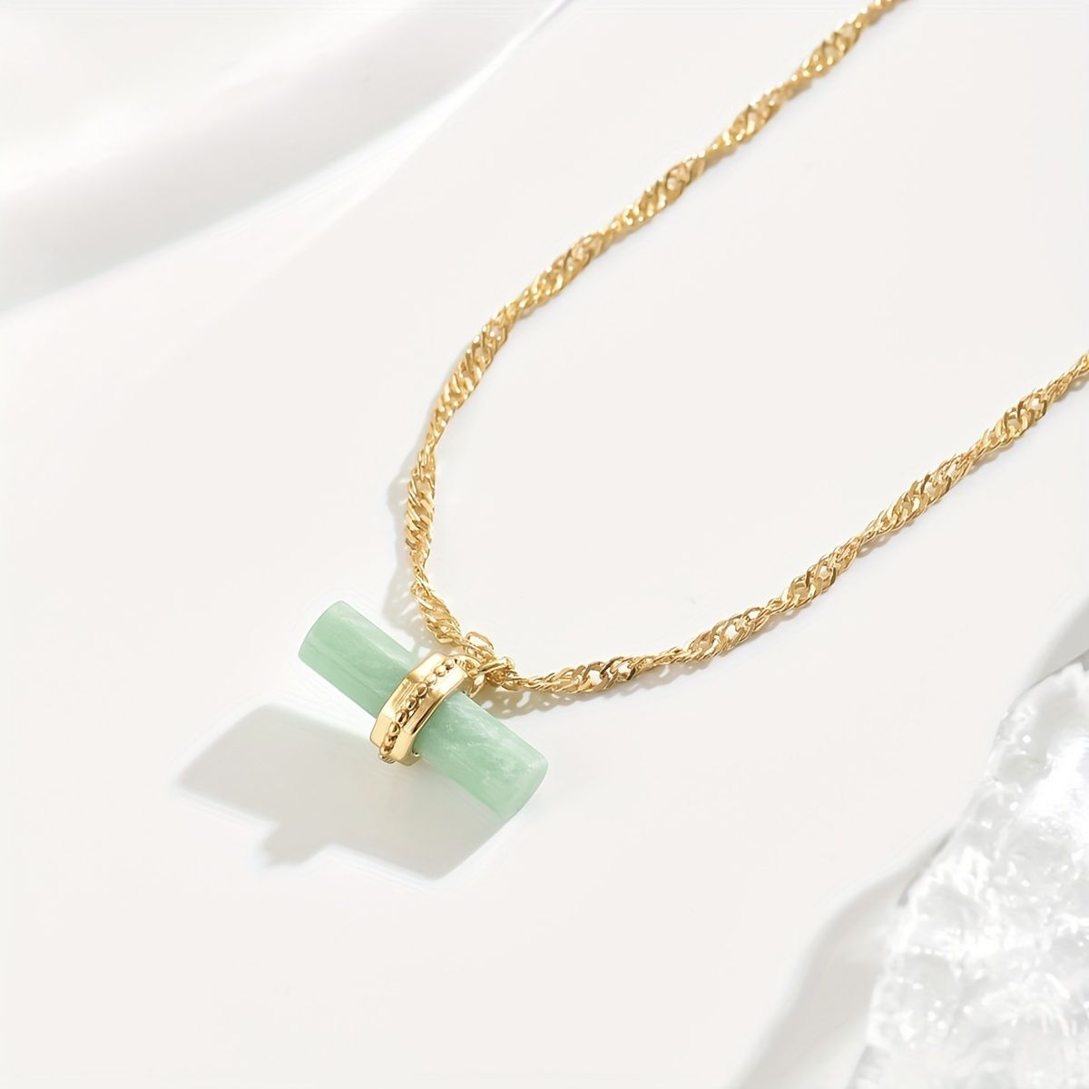 "Golden Chain Jade Pendant Necklace for  Women - Elegant and Stylish Accessory"