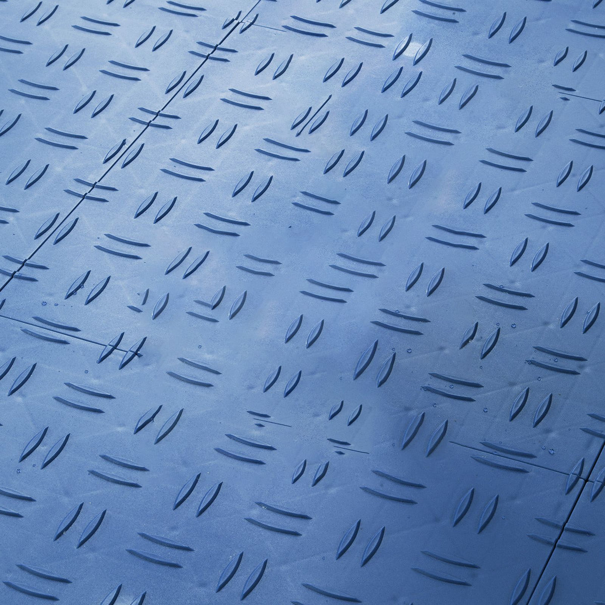 564128121