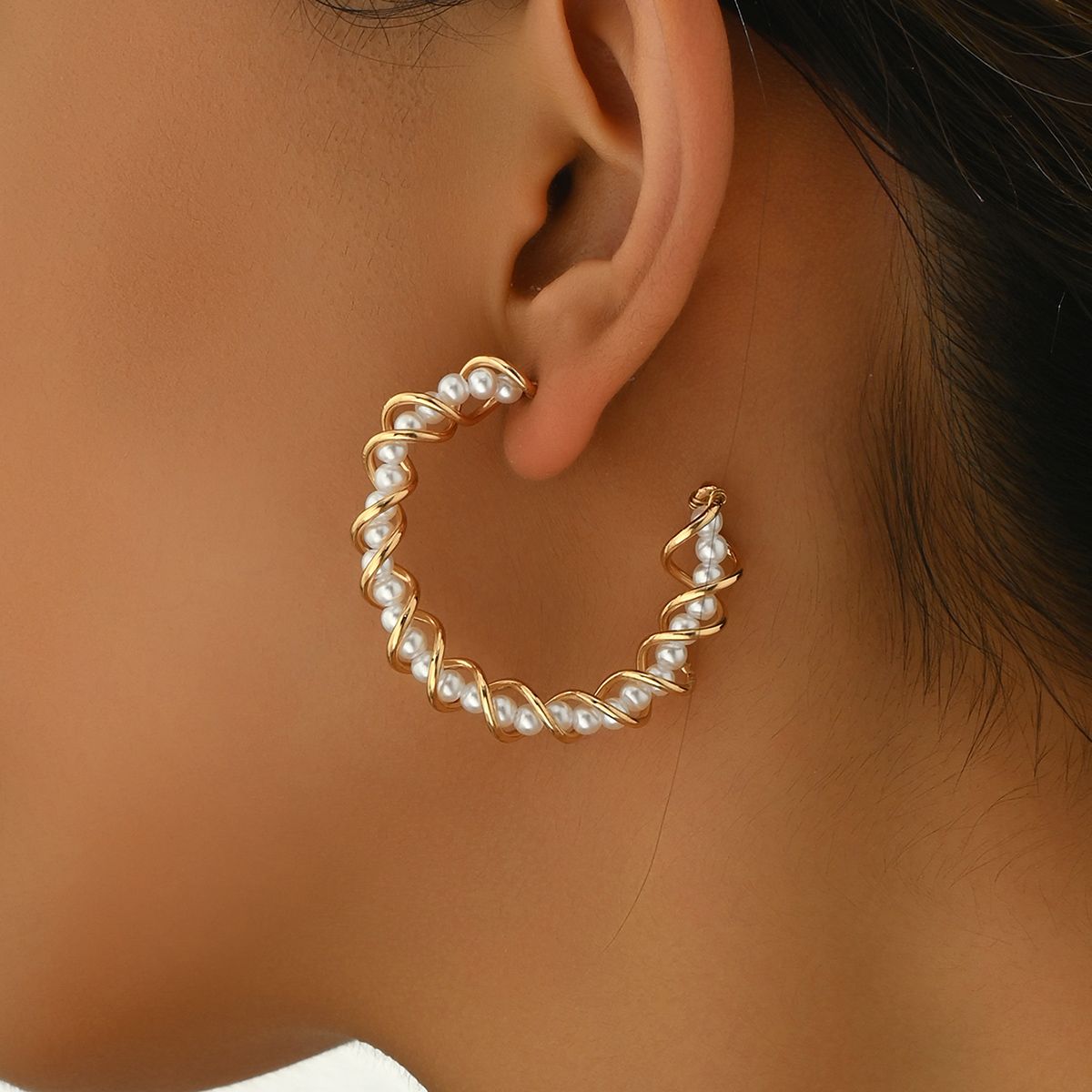 "Elegant Gold and Pearl Hoop Earrings -  Stylish and Lightweight Women's Jewelry"