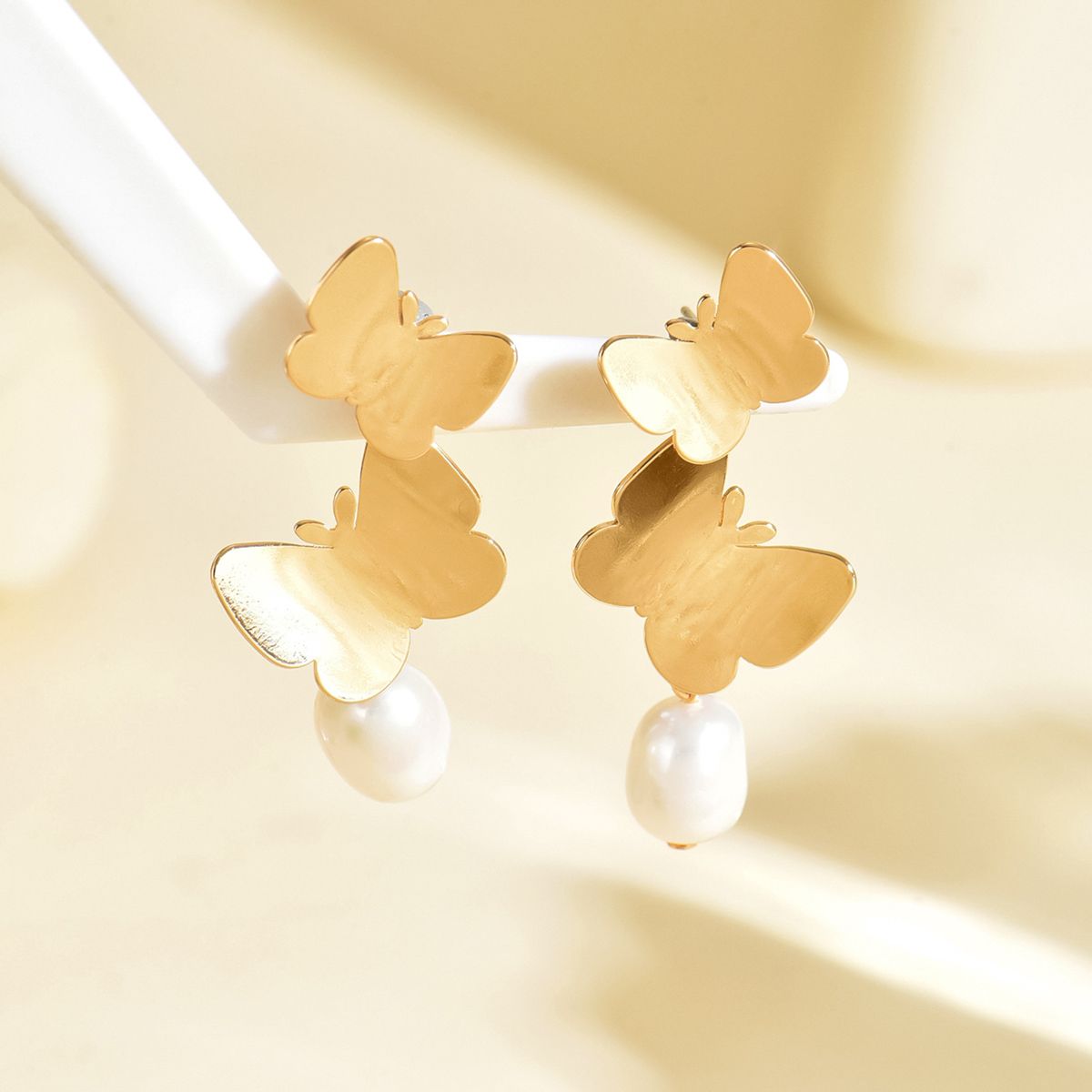 Chic Butterfly Pearl Drop Earrings Set -  Elegant and Lightweight Jewelry for Women