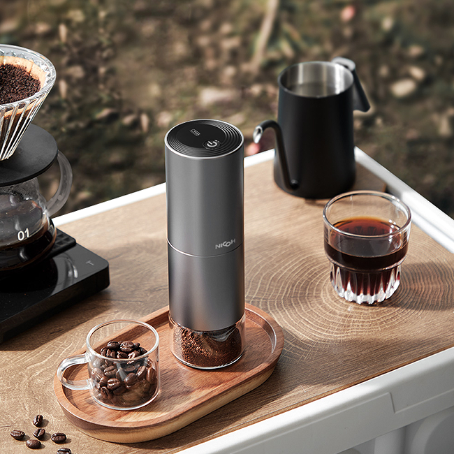 Portable electric coffee bean grinder (vehicle wireless charging grinding 25 cups / time, 5600 mAh lithium capacity, coffee bean capacity 25g)