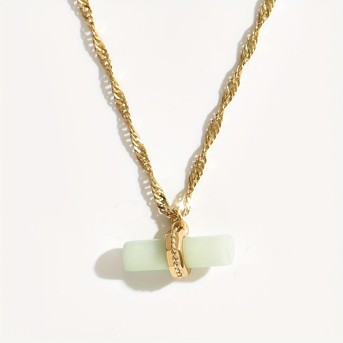 "Golden Chain Jade Pendant Necklace for  Women - Elegant and Stylish Accessory"