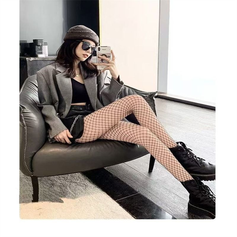 524003681