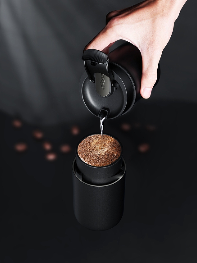 Portable grinding coffee maker. (Car grinding + coffee integrated, 5600 mAh battery capacity, electric integrated 200ml-300ml extracted coffee 25 cups / time)