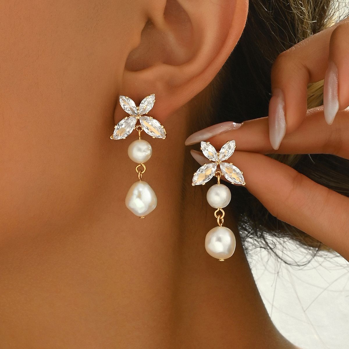 Chic Butterfly Pearl Drop Earrings Set -  Elegant and Lightweight Jewelry for Women